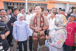 Gubernur Khofifah Mendampingi  Menko Infra AHY Resmikan Program Pengentasan Kawasan Permukiman Kumuh  Terpadu di Gresik