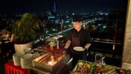 Nikmati Sunset Sambil Barbeque di Tengah Kota, EXCOTEL Surabaya Hadirkan Sunset Chill & Grill