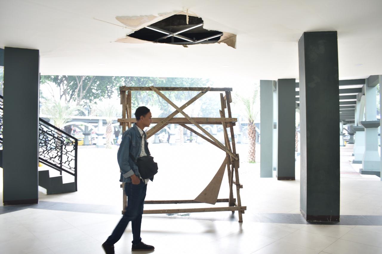 Baru Sebulan Diresmikan, Plafon Alun-alun Gresik Jebol