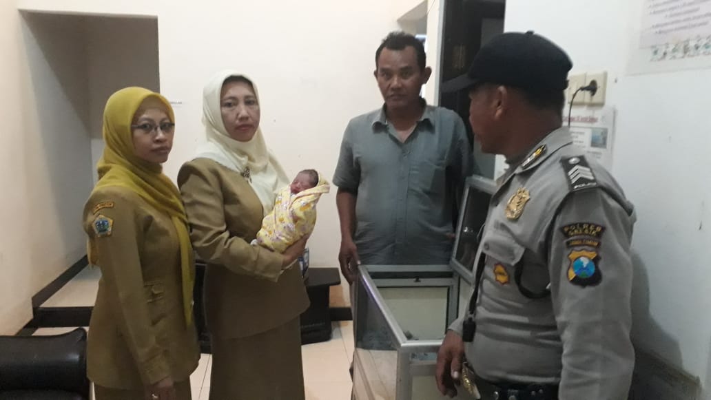 Hamil di Luar Nikah, Siswi SMA Tega Buang Bayi Perempuannya di Dekat Selokan