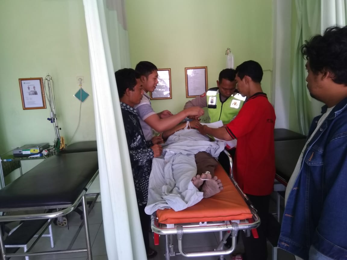 Saat Ganti Ban, Sopir Angkot Asal Menganti Tiba-tiba Meninggal