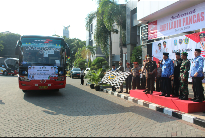 Sebanyak 660 Pemudik dari Gresik Diberangkatkan Forkopimda