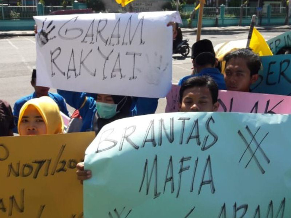 Harga Garam Lokal Anjlok, Petani Gadaikan Perhiasan Sambung Hidup