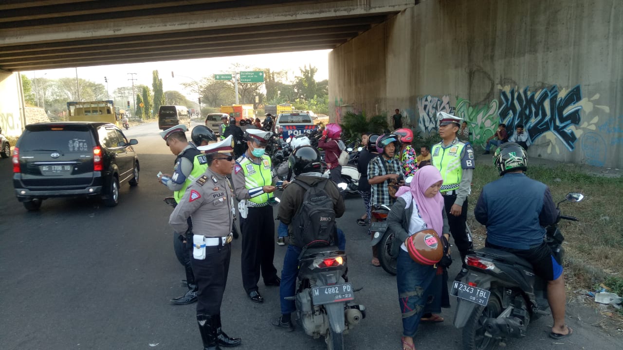 Takut Motor Disita Lantaran Tak Bawa STNK, Ibu Asal Jabon Pura-pura Pinsan