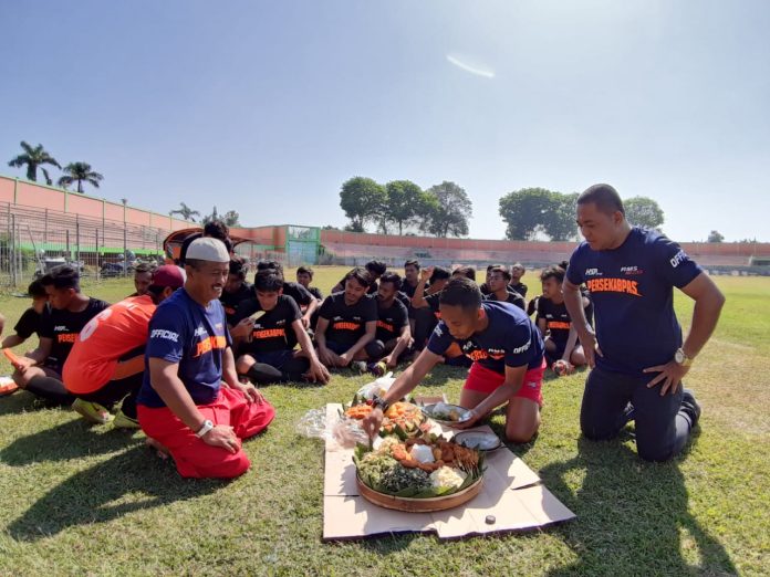 Jelang Lawan Asifa, Persekabpas Tumpengan