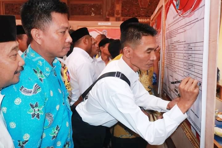 897 Calon Kades Teken Deklarasi Damai