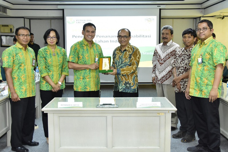 Soal Penelitian Penanaman Rehabilitasi Lahan Industri, Petrokimia Gresik Gandeng UGM