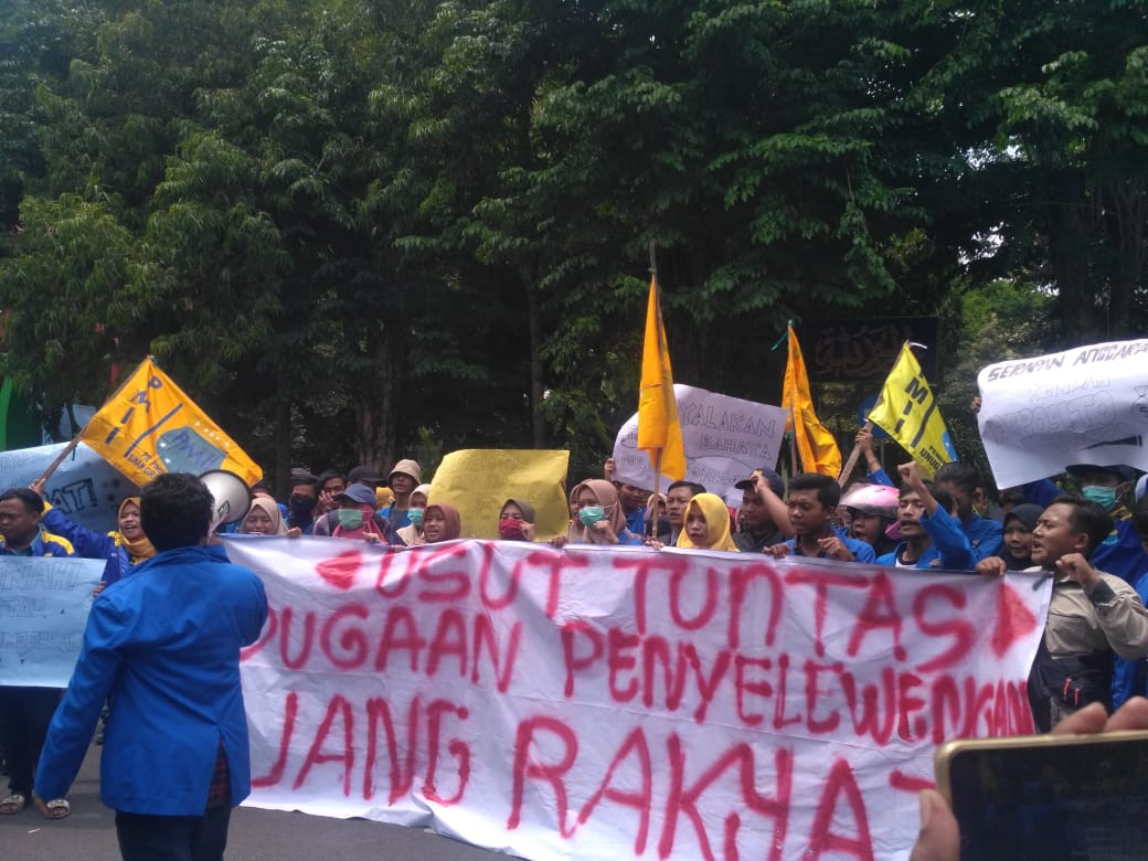 Sehari, Dua Gelombang Unjuk Rasa Geruduk Kantor Bupati Bojonegoro
