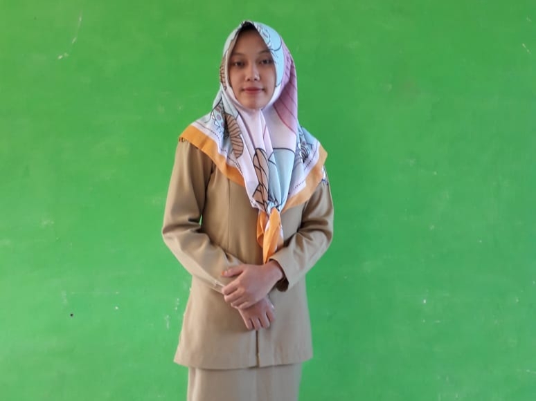 Perjuangan Bu Guru Cantik Mengajar di Pedalaman Bojonegoro