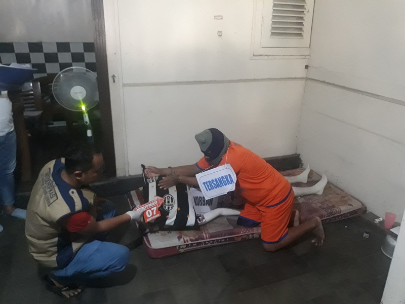 Rekonstruksi Pembunuhan di Kos Pangsud, Tersangka Peragakan 14 Adegan