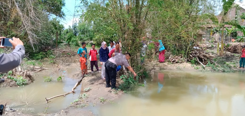 Bocah 18 Bulan Ditemukan Tewas Terapung di Kolam Belakang Rumah