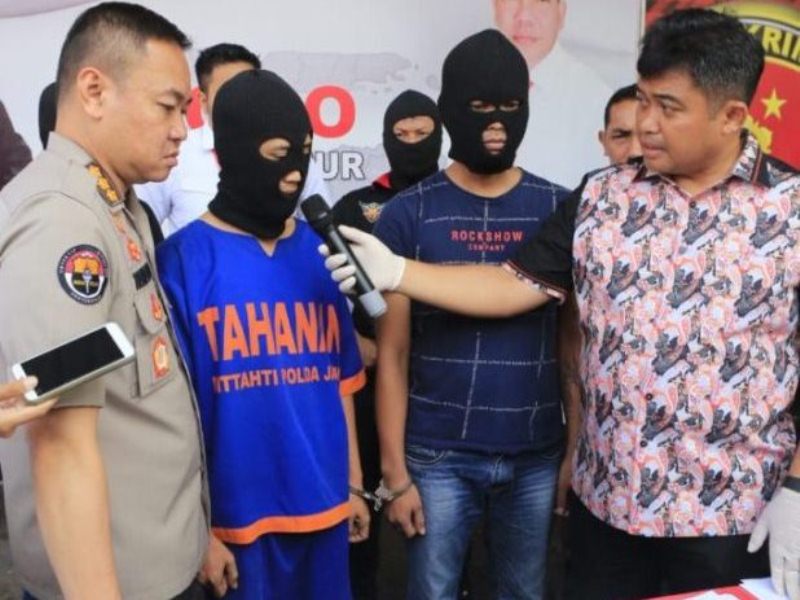 Polda Jatim Ringkus Bandar Pil Koplo Bersenjata Api