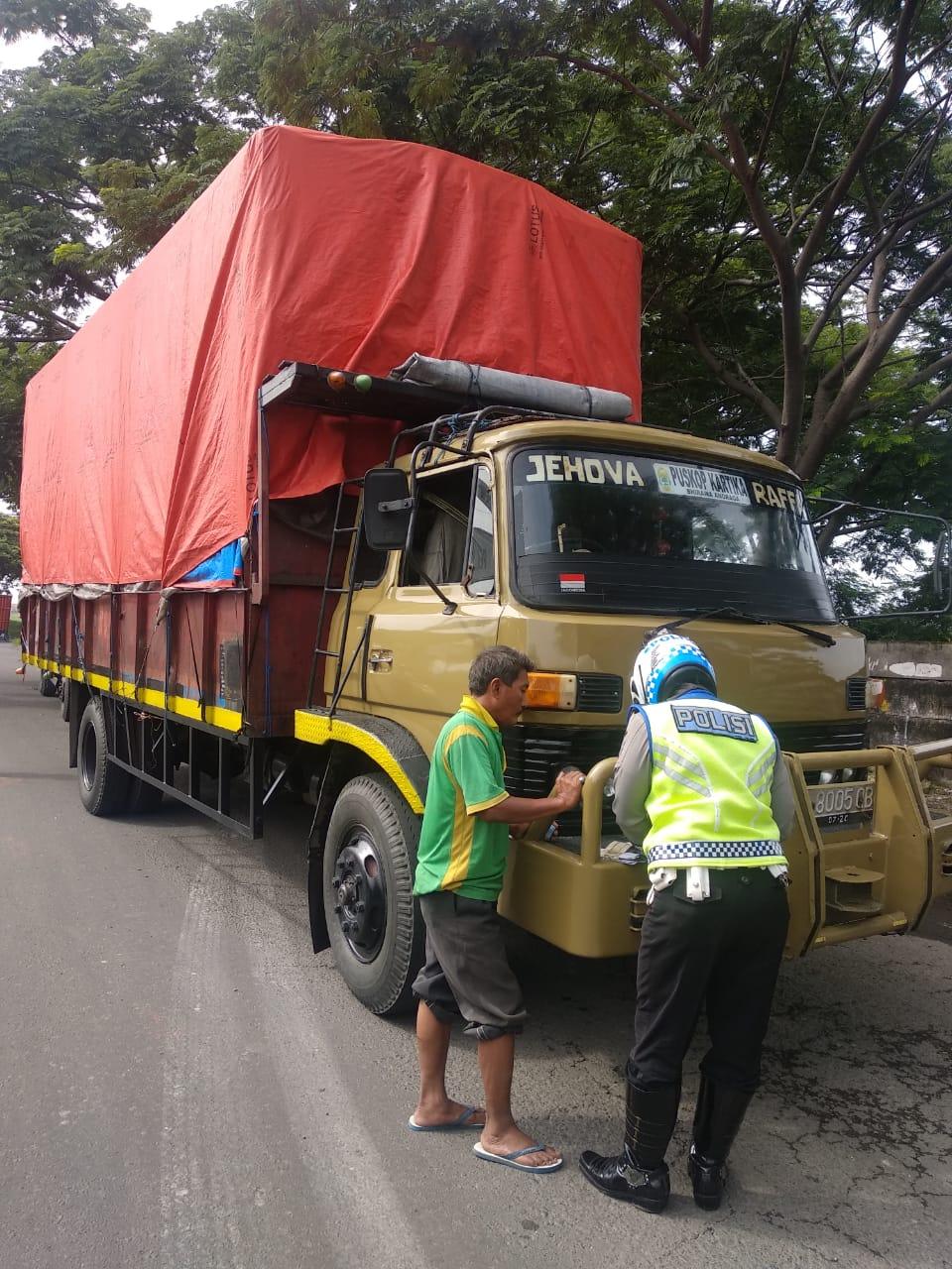 Ratusan Pengendara Bermotor Ditilang, Lima Truk Ditindak Karena Membahayakan