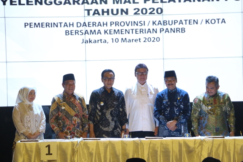 Soal Pelayanan Publik, Wabup Qosim Teken Komitmen di Hadapan Menpan-RB