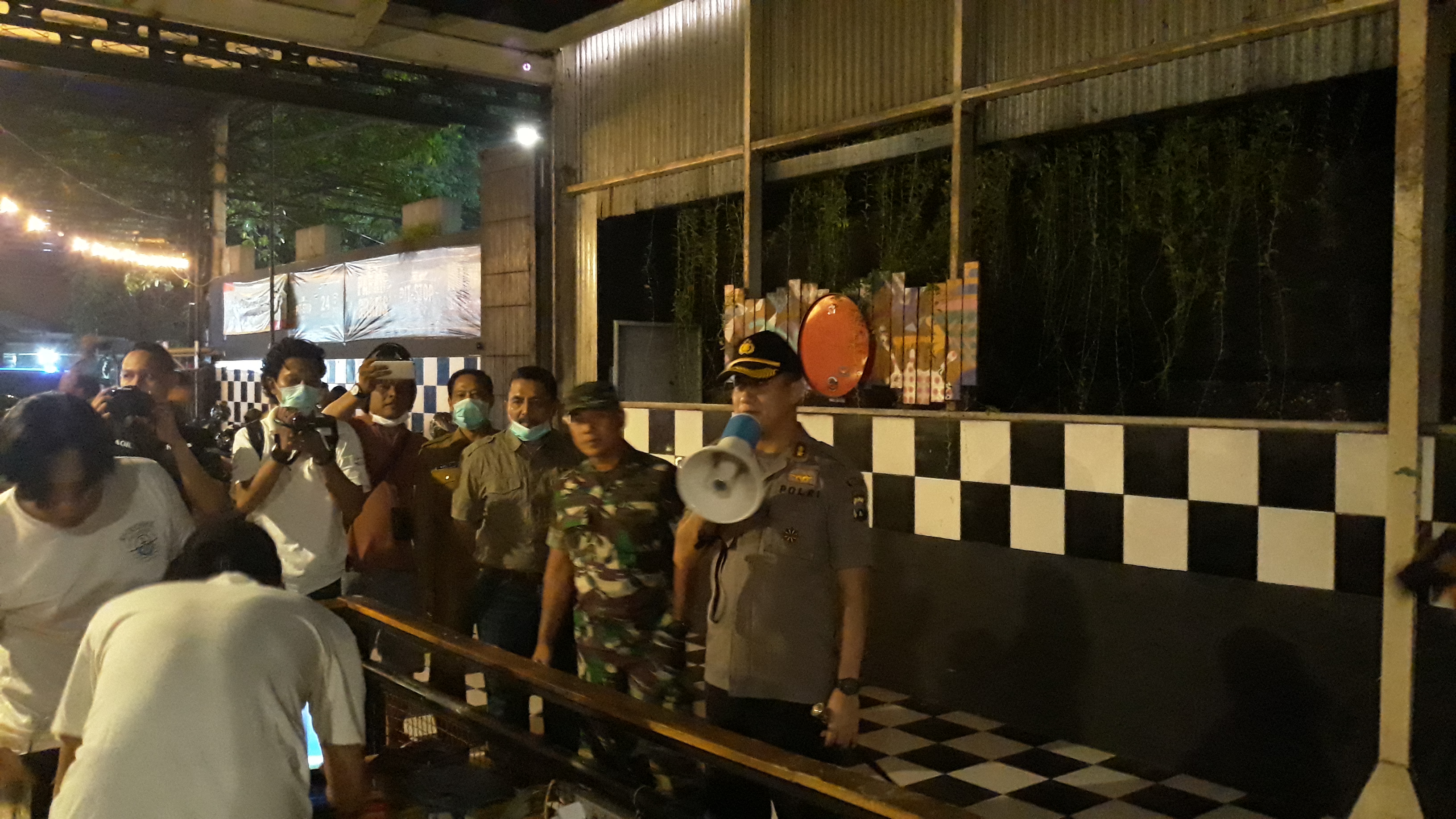 Razia Kerumunan Digalakkan Untuk Cegah Corona, Menolak Bisa Dipenjara