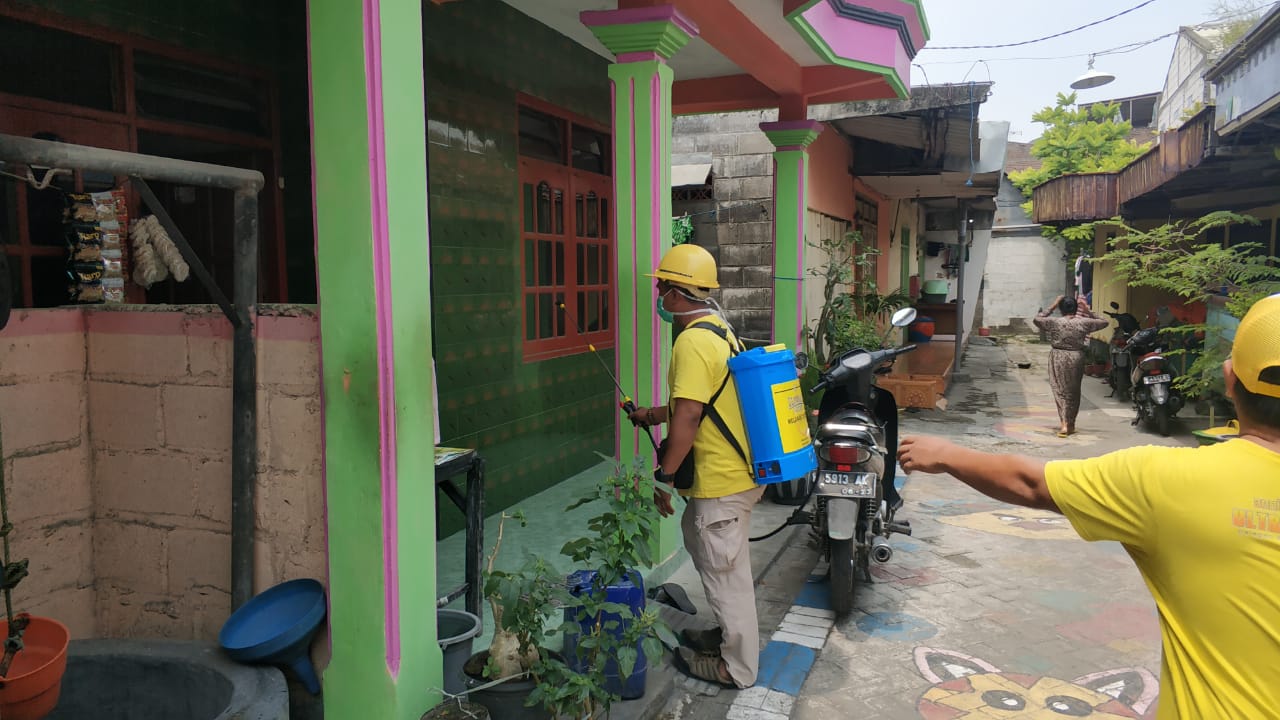 Cegah Covid-19, Ultrasmania Semprotkan Disinfektan