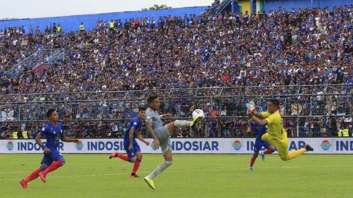 Persib Permalukan Arema FC di Kandang Singo Edan
