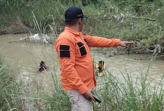 Seberangi Sungai, Santri Bojonegoro Hanyut