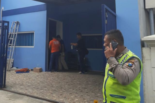 Bacok Nenek, Kawanan Perampok Gasak HP di Ngagel