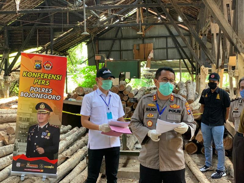 Dipantau Tiga Bulan, Empat Maling Kayu Perhutani Dicokok