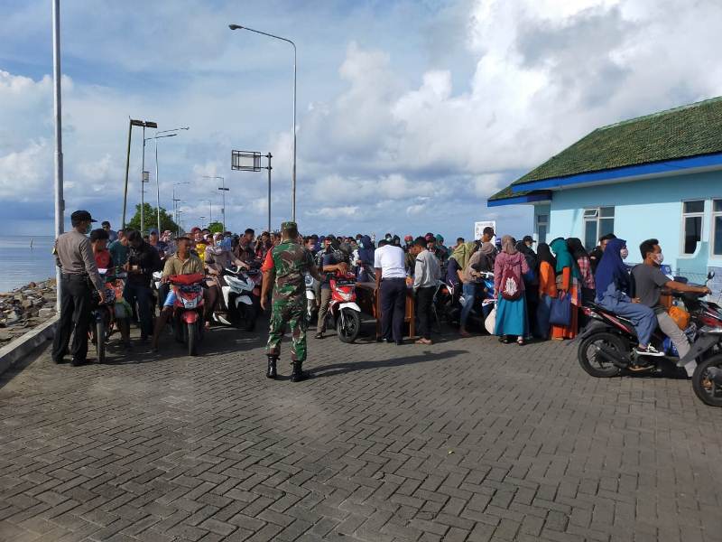 Penyetopan Sementara Kapal Penumpang Rute Bawean Tunggu Putusan Pemda Gresik