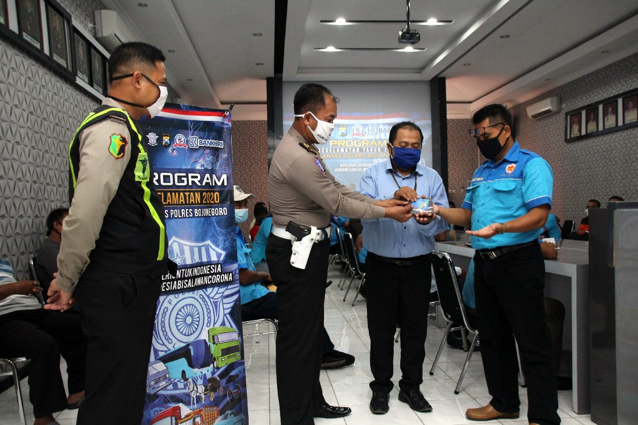 Satlantas Bojonegoro Ajari Sopir dan Ojek Penanganan Covid-19