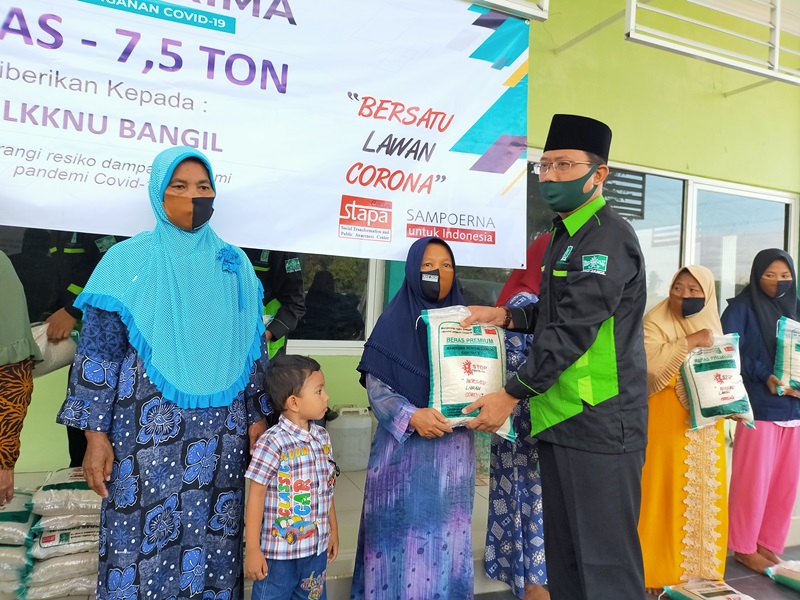 PT Sampoerna Serahkan 7,5 Ton Beras ke NU Bangil Pasuruan