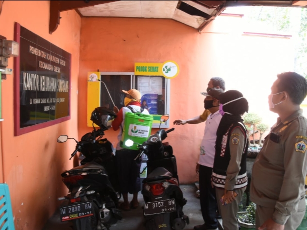 Petrokimia Gresik Galakkan Penyemprotan Disinfektan ke Lingkungan Masyarakat