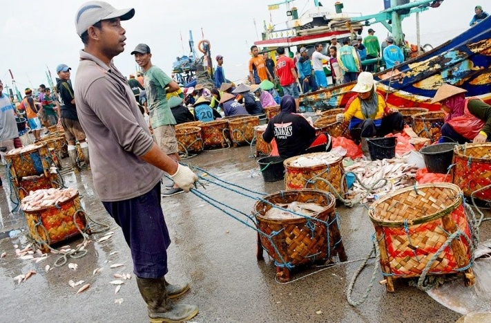 Terdampak Corona, Nelayan Lamongan Mengeluh Harga Ikan Turun dan Permintaan Sepi