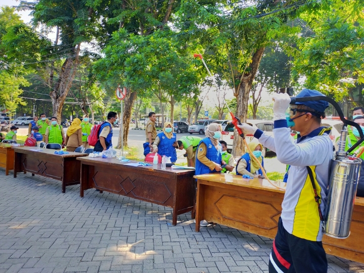 Tak Ada SOP, Dinkes Gresik Hanya Sampaikan Contoh Penyemprotan