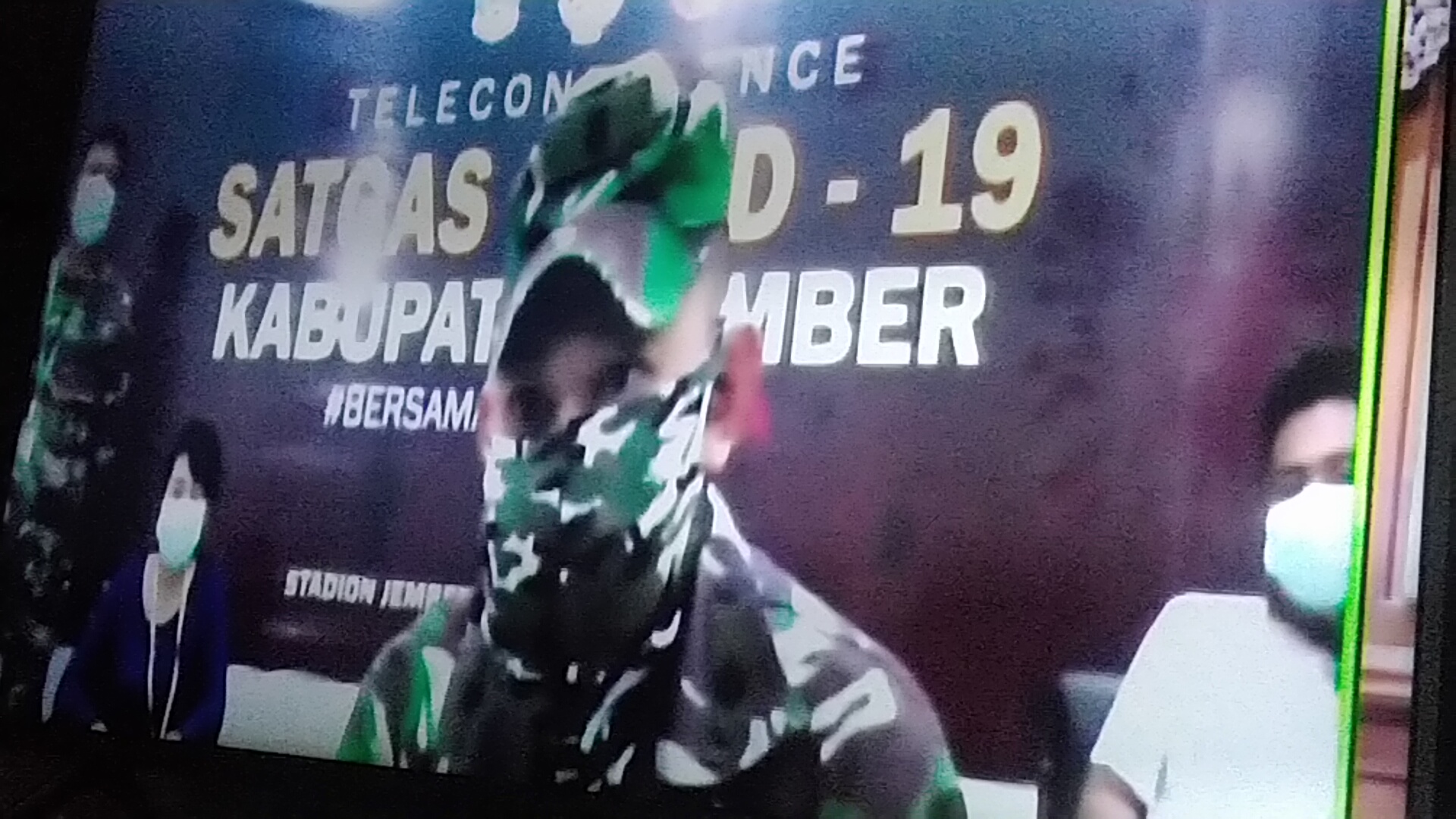 Khofifah Sapa Warga Jalani Isolasi di Jember, Ini Permintaan Warga