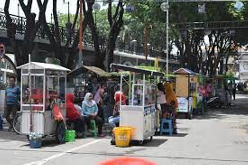 PKL dan UKM Gresik Kecipratan Bantuan Rp 50 Ribu Per Hari