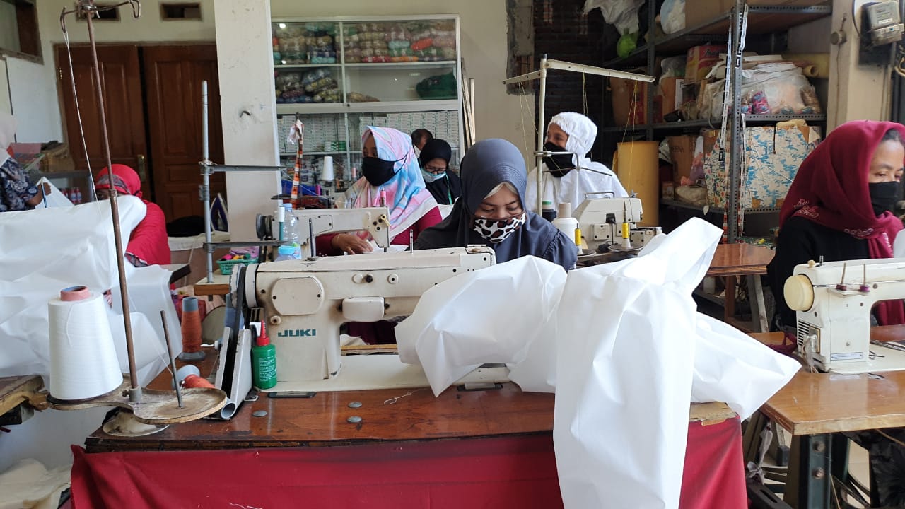 Tak Ambil Untung Banyak, Butik di Bangil Kebanjiran Order APD