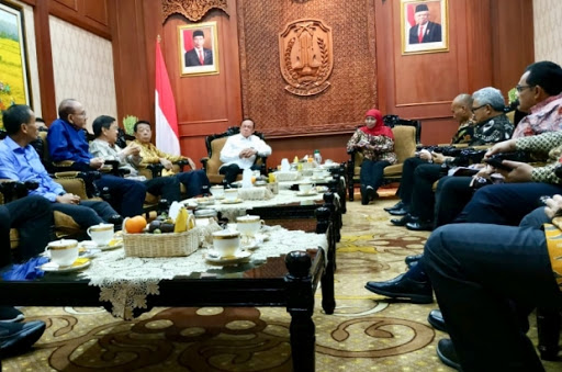 Gubernur Ingatkan Industri Agar Ikuti Pembatasan Jam Kerja