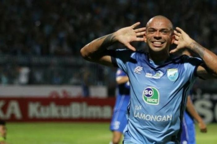 Lelang Jersey Pemain Persela Hasilkan Rp 9,8 Juta