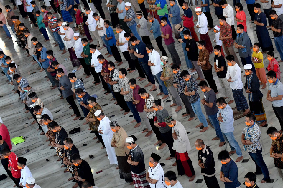 Untuk Sementara Salat Jumat di Masjid Agung Surabaya Ditiadakan