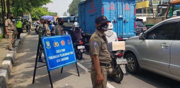 Satpol PP Jatim Kirimkan 3 Tim Patroli PSBB Surabaya Raya