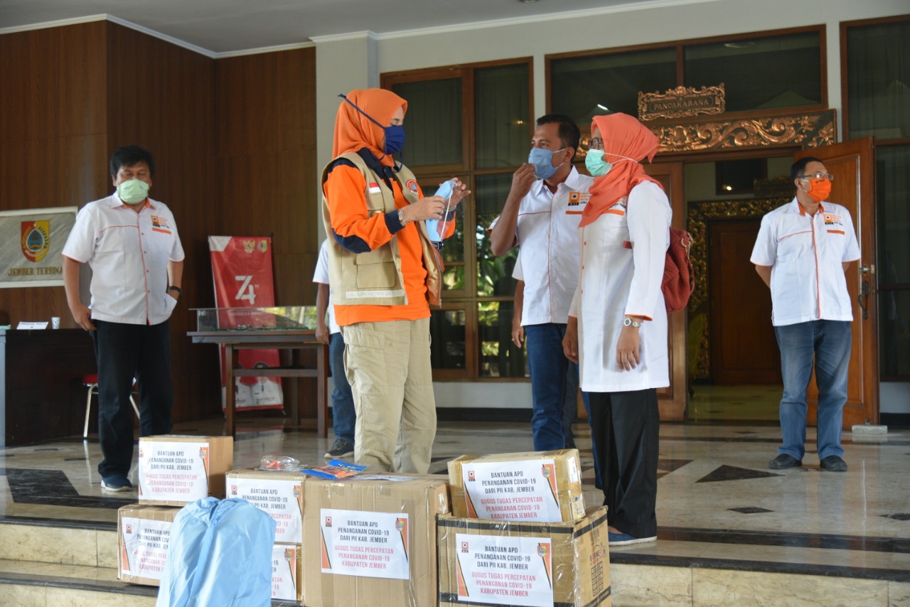 PII Jember Sumbangkan APD Untuk Tenaga Kesehatan
