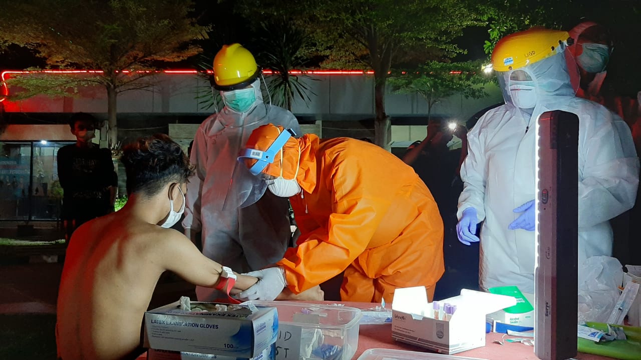 Patroli Jam Malam di Gresik Amankan 65 Orang, 1 Orang Positif Rapid Tes