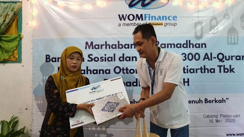 WOM Finance Bagikan Al-Quran di Ponpes