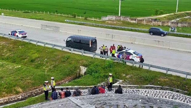 Travel Turunkan Pemudik di Overpas Tol Ngawi Diamankan Petugas