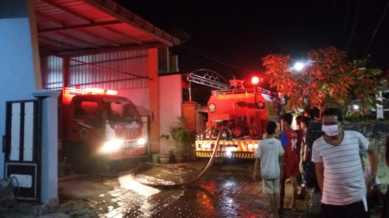 Pabrik Fiberglass Gresik Terbakar Jumat Pagi