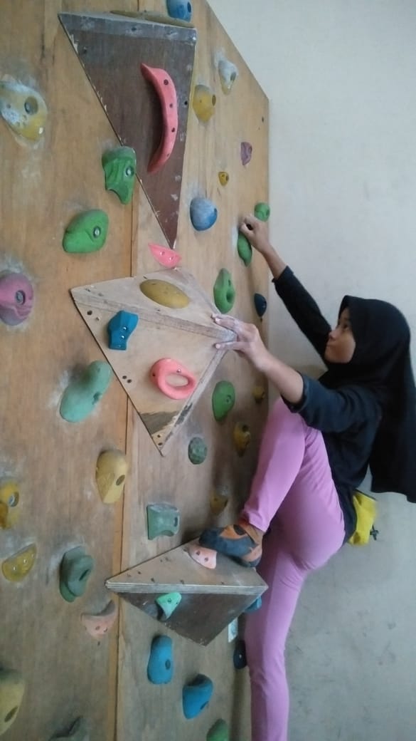 Atlet Panjat Tebing Latihan di Rumah