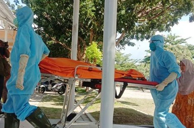 Dipicu Soal Rumput, Duel Celurit Mati Satu