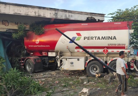 Ibu dan Dua Anaknya Tewas Dalam Kecelakaan di Lamongan