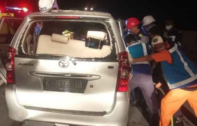 Avanza Tabrak Truk di Tol Pandaan-Malang, 4 Tewas