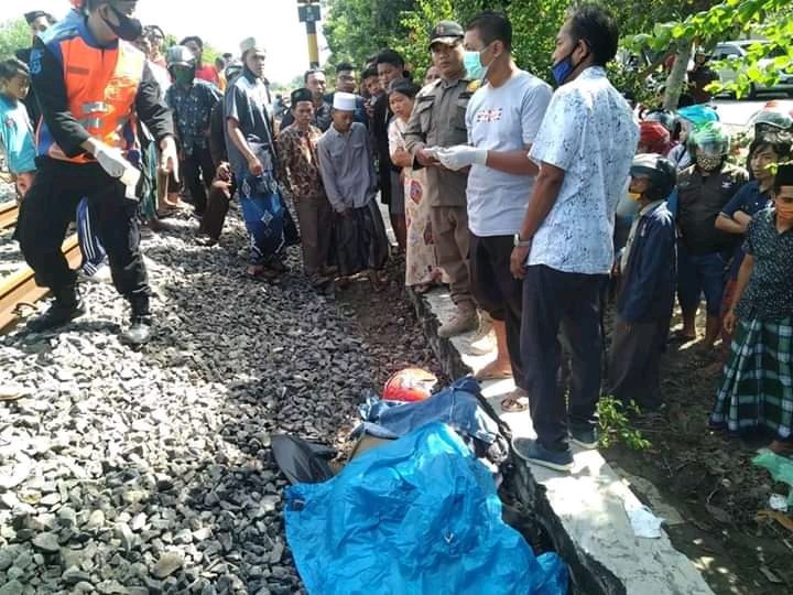Perlintasan KA Tanpa Palang Pintu Bojonegoro Makan Korban, 2 Perempuan Tewas, 1 Anak Masuk RS