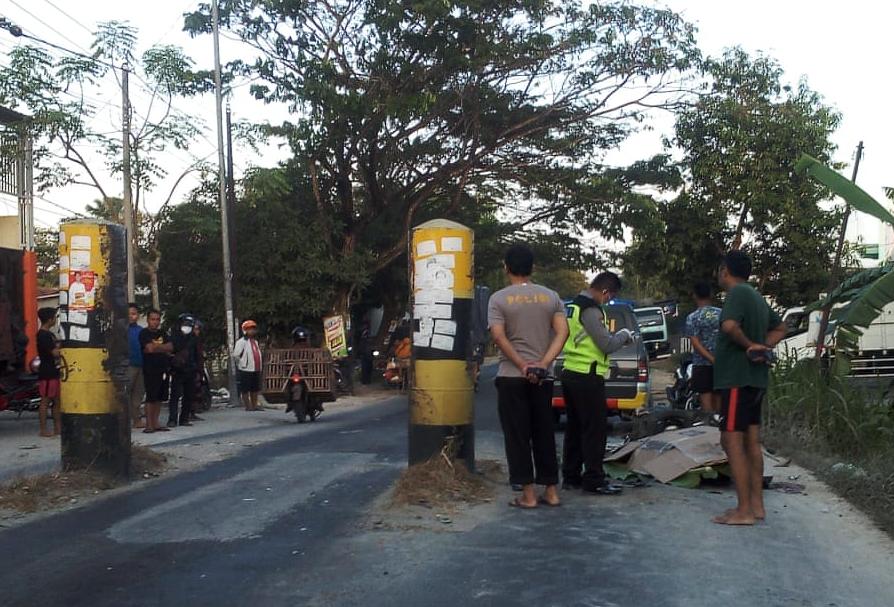 Ngantuk Saat Bermotor, Pria Mojokampung Tewas Tabrak Portal