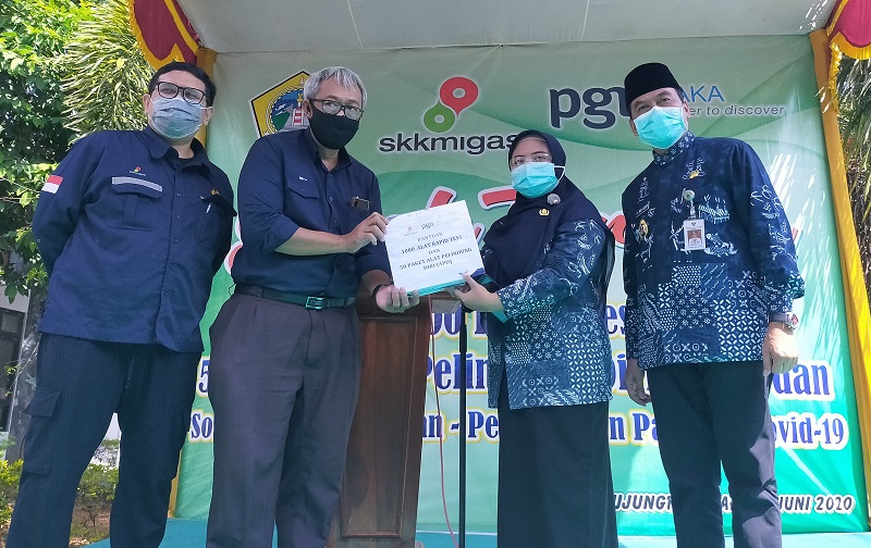 PGN SAKA Sumbang Seribu Alat Rapid Tes dan APD ke Pemkab Gresik