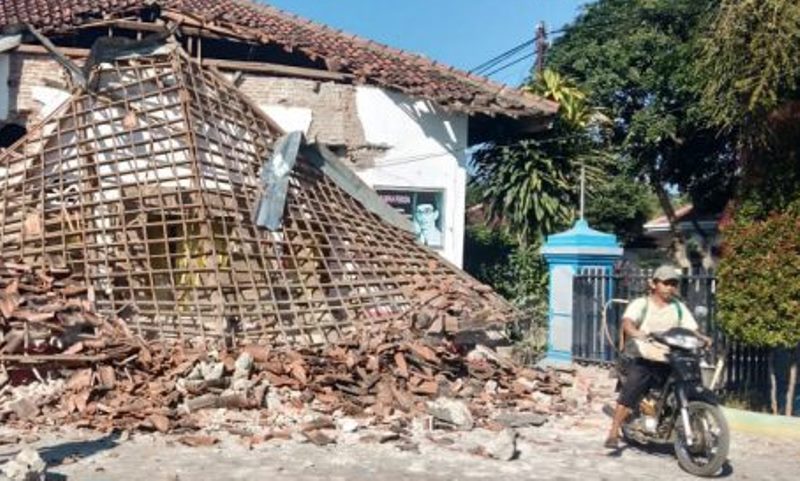 Ruang Kasek dan Guru SDN Sabrang Jember Ambruk